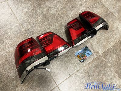 Cтопы Toyota Land Cruiser 200 07-15 в стиле 21 года LED (красные с темным низом)
