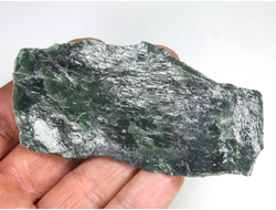 Серпентин, необработанный, дикий образец, Россия, КЧР, Урупский район (92*43*4 мм, 28 г) №37603