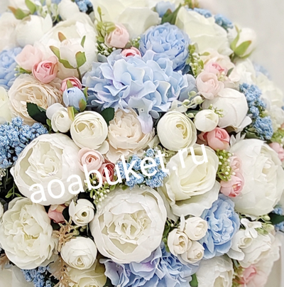 Композиция из искусственных цветов Алексия бело голубая № КВВ056