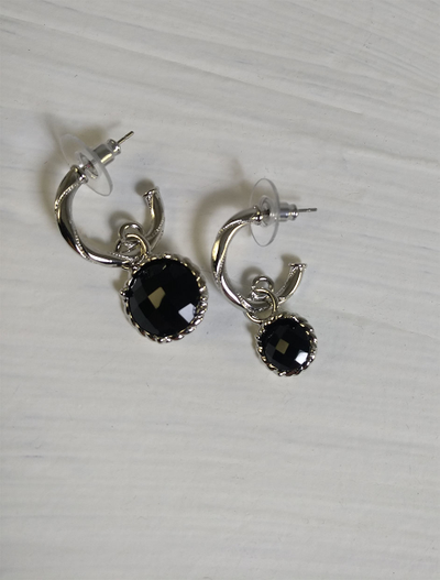 (АРТИКУЛ: 9326/51) СЕРЬГИ ЖЕНСКИЕ, АССИМЕТРИЧНЫЕ, СЕРЕБРИСТЫЙ МЕТАЛ, ПОДВЕСКИ С ЧЕРНЫМИ КРИСТАЛЛАМИ (РАЗНОГО РАЗМЕРА)