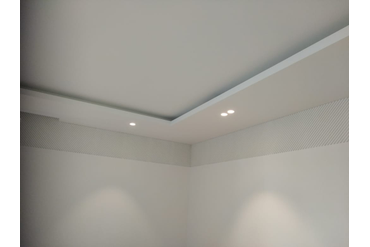 Смонтированные и покрашенные стеновые панели. Особое внимание было уделено стыкам на внешних и внутренних углах.