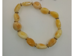 Браслет из натурального янтаря на резинке с бижутерией