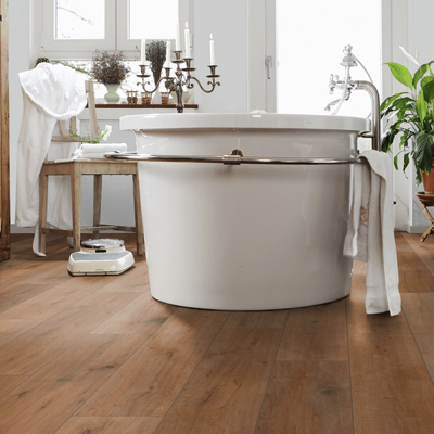 Биополы Wineo PURLINE 1000 wood XL Дуб Рустик Нуга MLP315R в интерьере ванной