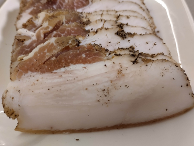 Сало с черным перцем и чесноком | ферма СытникЪ