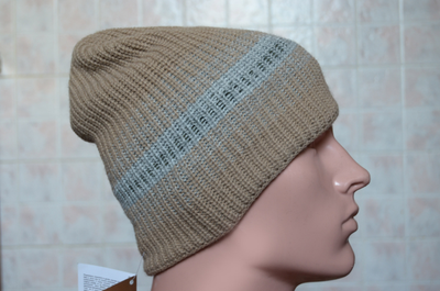 bezhevaya-muzhskaya-vyazanaya-shapka-italiya-vizio