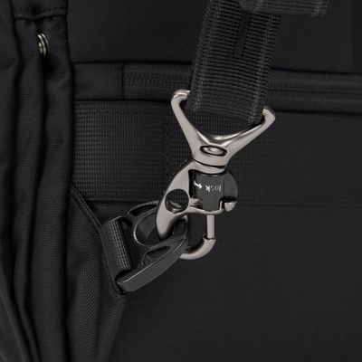 Карабин на лямке рюкзака Pacsafe Metrosafe X ECO 20L Black