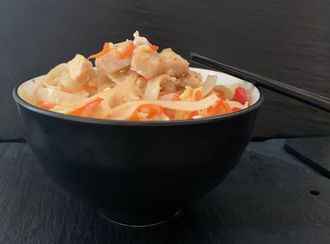 WOK с курицей в терияке соусе