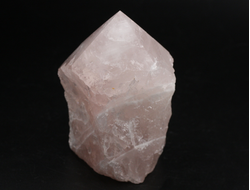 Розовый кварц, полировка частичная, верхушка в форме кристалла, Бразилия (82*55*45 мм, 289 г) №37981