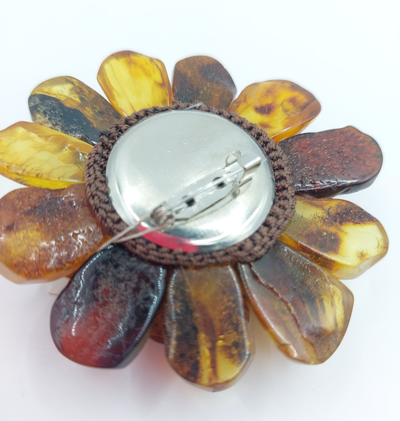 Брошь из натурального янтаря 03081