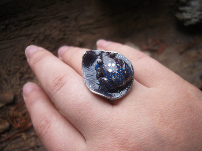 Космическое фэнтези-кольцо с лягушкой "Ведунья Алькора" с родолитом