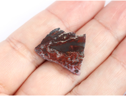 Сугилит, срез полированный, ЮАР (22*20*3 мм, 2,4 г) №16792