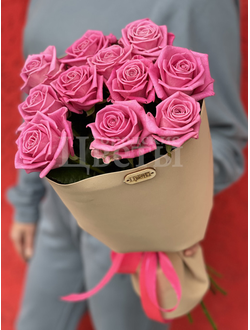 Букет из 11 розовых роз в крафте