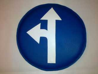 Мягкий модуль Дорожный знак Движение прямо или налево DNN