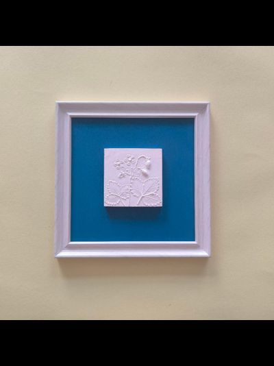 Панно квадратное на стену из гипса «Полевые травы Еврейской автономной области» в раме