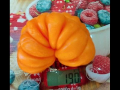 Томат Веселая соседка