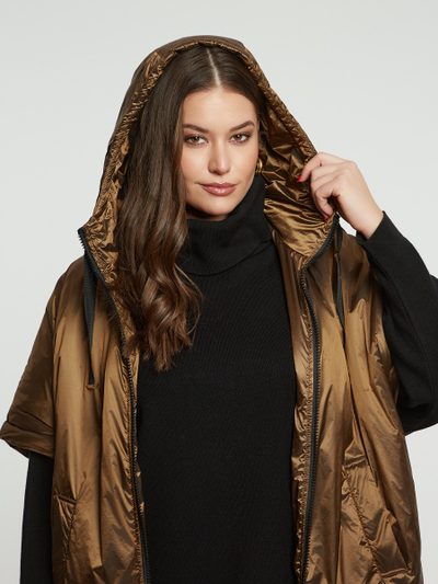 Жилет на синтепоне с капюшоном