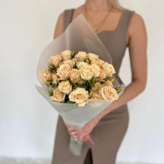 Букет из 5 кремовых кустовых роз