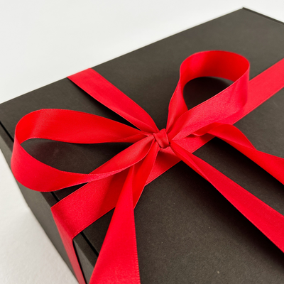 Большая подарочная коробка GILEV 37x26x12см с красной лентой и наполнителем