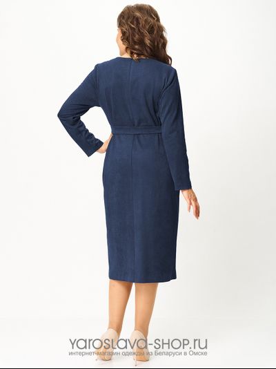 Женское платье полуприлегающего силуэта в синем цвете