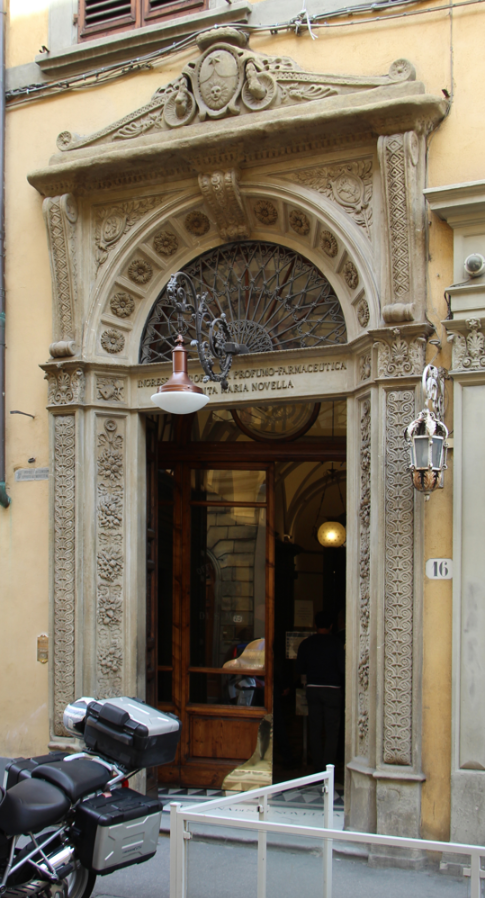 Officina Profumo-Farmaceutica di Santa Maria Novella во Флоренции (Via della Scala 16)
