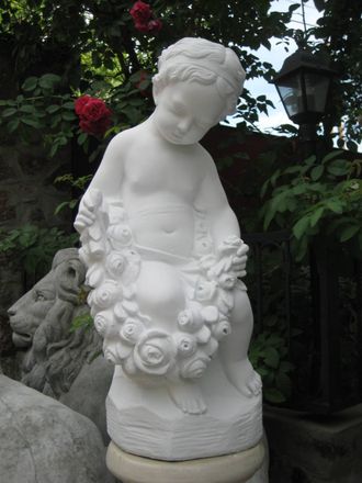 Фото детский памятник с ангелом и венком на могилу в СПб