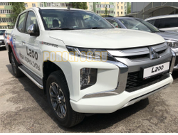 Пороги труба с накладным листом d60 для Mitsubishi L200 (2015-2019)