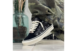 Vans x Undefeated Sunday