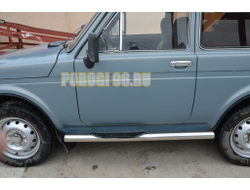 Пороги труба с проступью d76 для Lada Niva (2121)