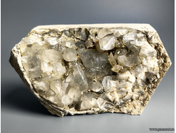 Кальцит, жеода в породе. Россия. 150*85*65мм