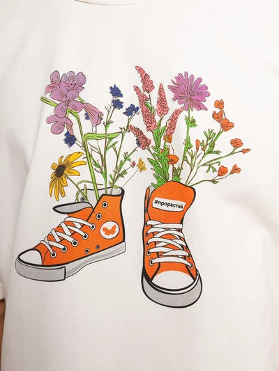 МУЖСКАЯ ФУТБОЛКА СВЕТЛАЯ "ЦВЕТОЧНЫЕ КЕДЫ"