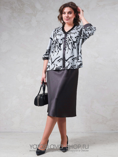 Женский юбочный костюм с трикотажным жакетом и шелковистой юбкой