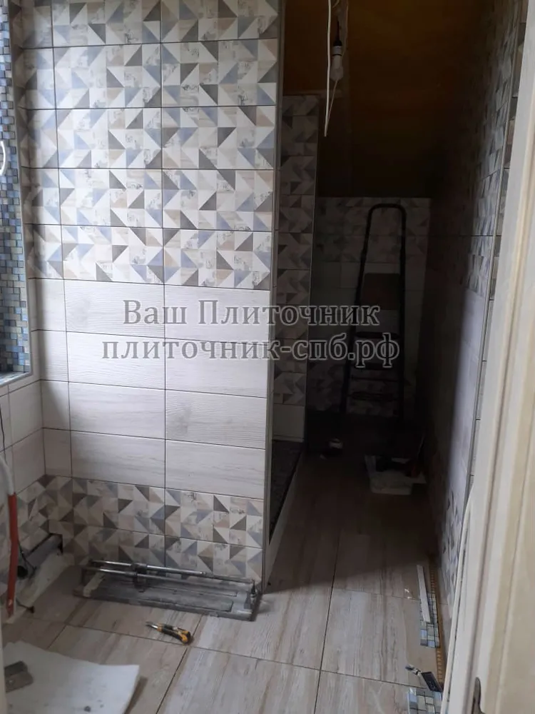 Укладка керамогранита на пол и стены в душевой
