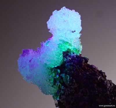 Флюорит, гиалит (разн. опал), гошенит (разн. берилл), турмалин, мусковит 51*49*26мм