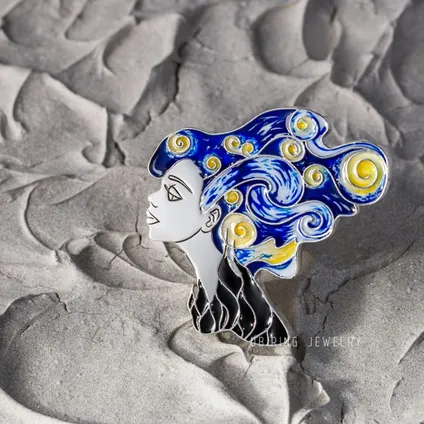 Женская брошь с эмалью