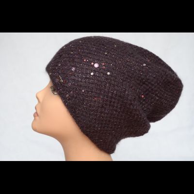 Сливовая шапка Vizio 6161 с помпоном и украшениями