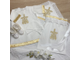 Крестильное полотенце (крыжма) "Семейные ценности золото": размер 100х100 см., капюшон/без капюшона, вышитый крест, широкое кружево по всем сторонам, можно вышить любое имя, цена от