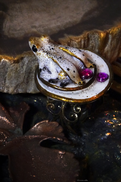 Кольцо с лягушкой "Двойняшка Кваквази", реплика Дневного Светлячка
