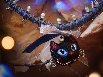 "Котик Меркурия", короткое колье под шейку со звёздами и месяцами