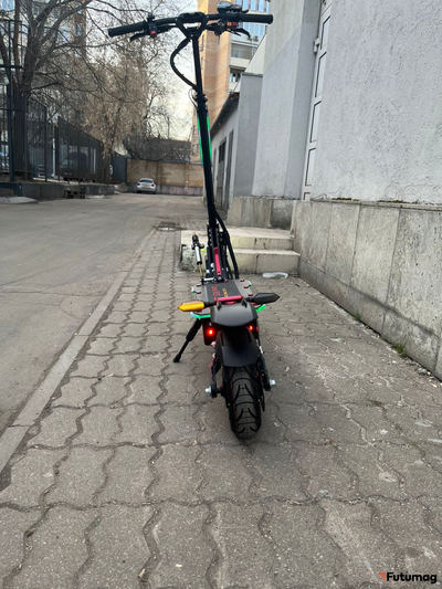 ЭЛЕКТРОСАМОКАТ Currus M10 2022 года с демфером