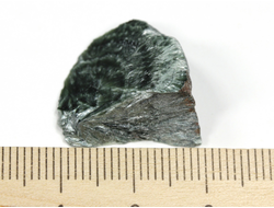 Клинохлор (серафинит), срез полированный с двух сторон, Россия, Иркутская область (21*17*12 мм, 3,3 г) №28392