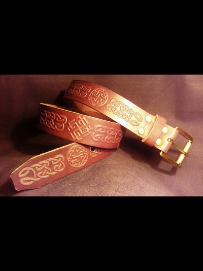 Ремень с узелковым орнаментом и символами