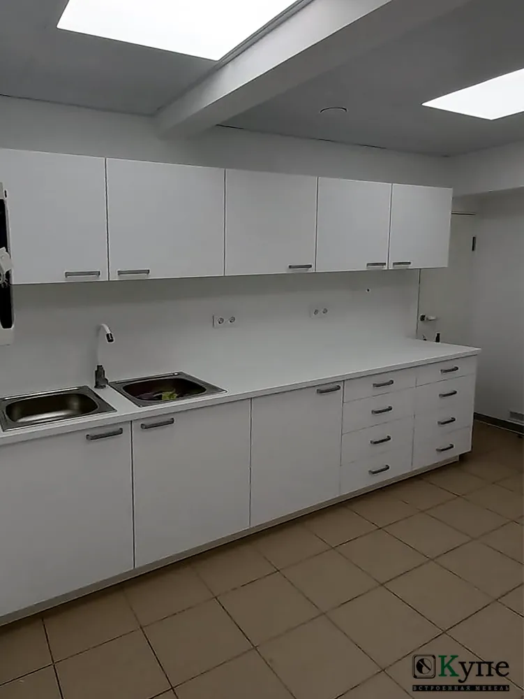 014-1 Мебель для медицинского кабинета
Фасады МДФ AGT 734 суперматовый белый.
Корпус ДСП Egger W1000 ST9 Белый Премиум 