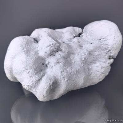 Кахолонг с корочкой кенияита. Южный Урал. Россия. 140*90*100мм