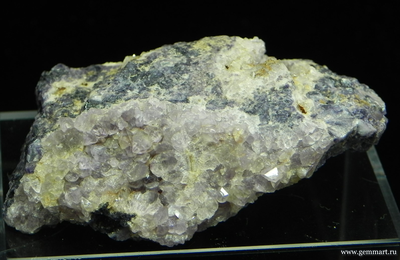 Флюорит (ратовкит) с аметистом