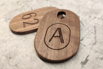 Гардеробные номерки с логотипом заведения. Изготовление на заказ. Без запаха.