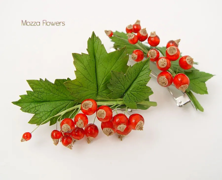 Заколки -автоматы с красной смородиной