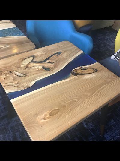 стол река из эпоксидной смолы для кафе