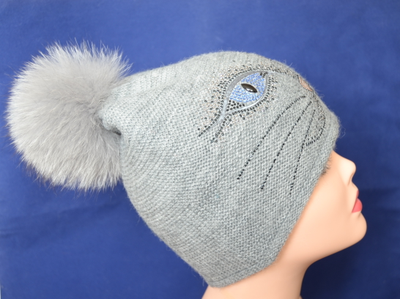 серая шапка женская кошка с помпоном купить