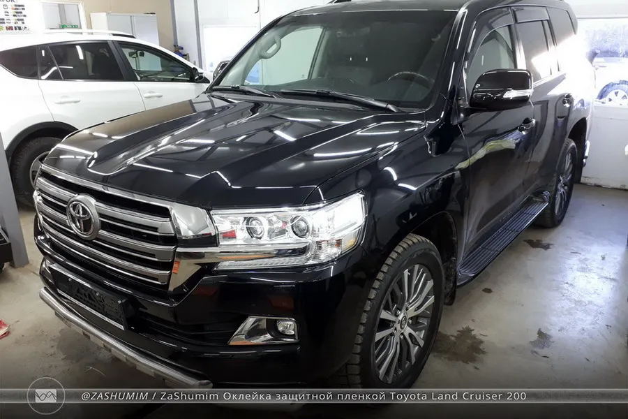 Оклейка защитной пленкой Toyota Land Cruiser 200