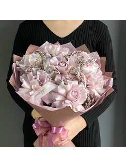 БУКЕТ ИЗ 7 ФРАНЦУЗСКИХ РОЗ С ЛИМОНИУМОМ - (АРТ. М86)